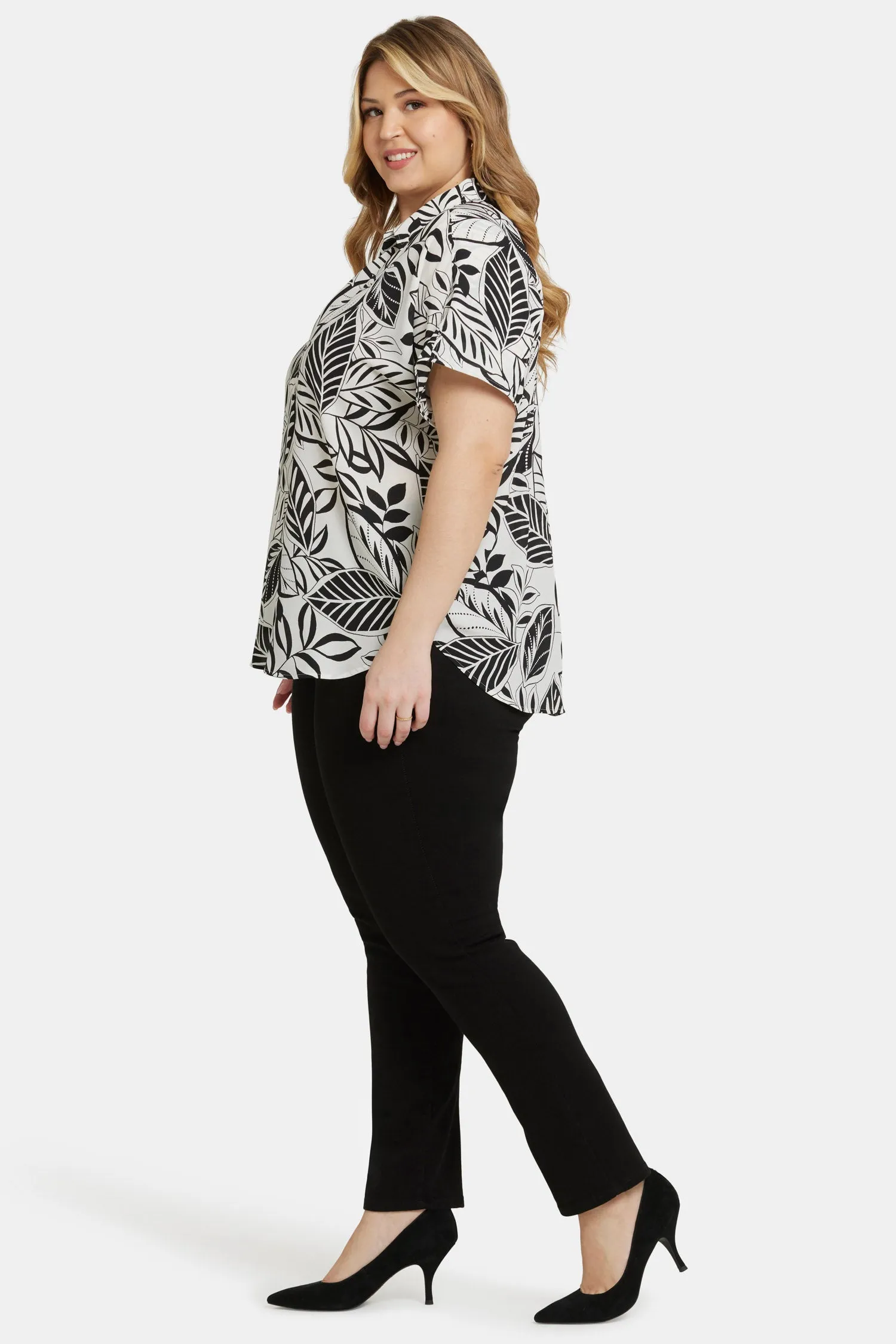 Becky Short Sleeved Blouse In Plus Size - Gerania