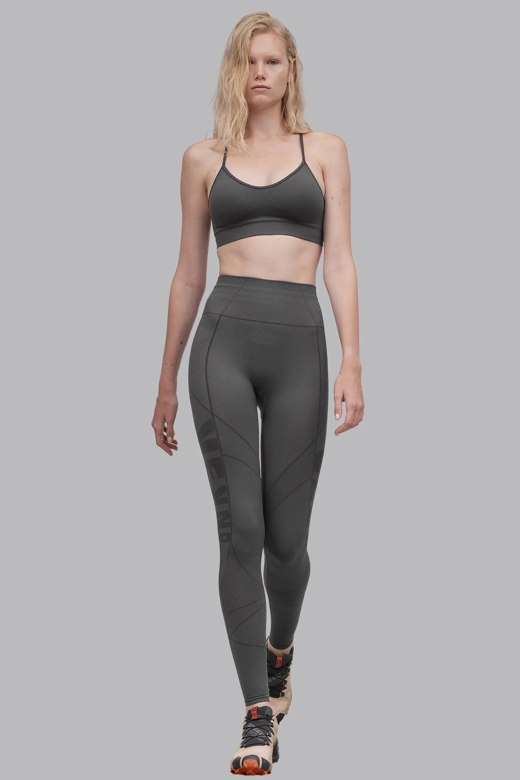 V_COMPRESS SEAMLESS SPORTS BRA - Dark Gray