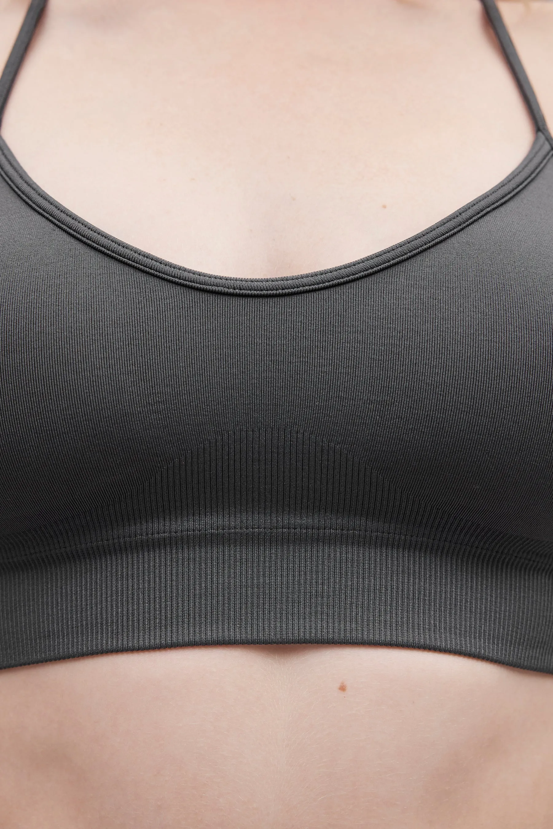 V_COMPRESS SEAMLESS SPORTS BRA - Dark Gray